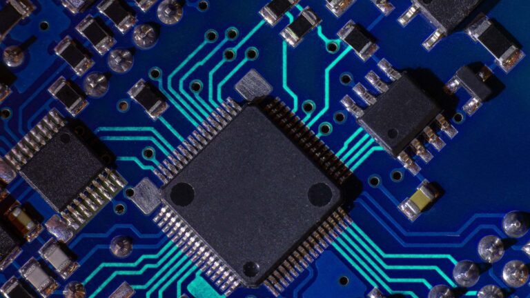 Conoce el impacto del Firmware en tu vida diaria y cómo evitar un ataque