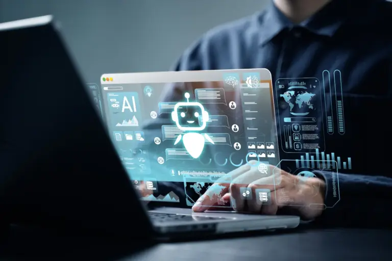 Profesional trabajando en una computadora portátil con gráficos futuristas de inteligencia artificial, representando la aplicación de RAG (Retrieval Augmented Generation) en proyectos corporativos.