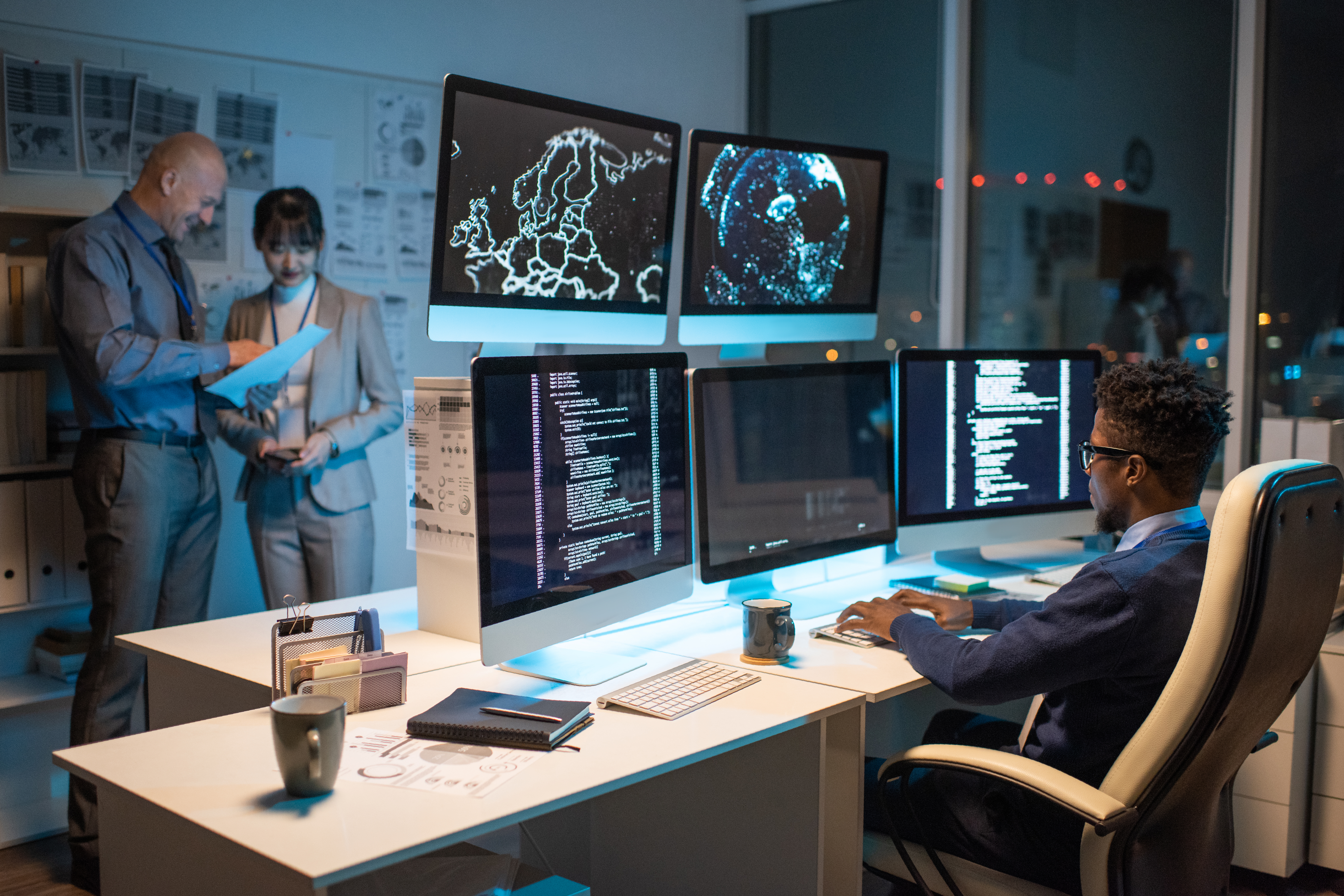 AIOps ya transforma áreas clave como finanzas, tecnología, salud, telecomunicaciones y retail.