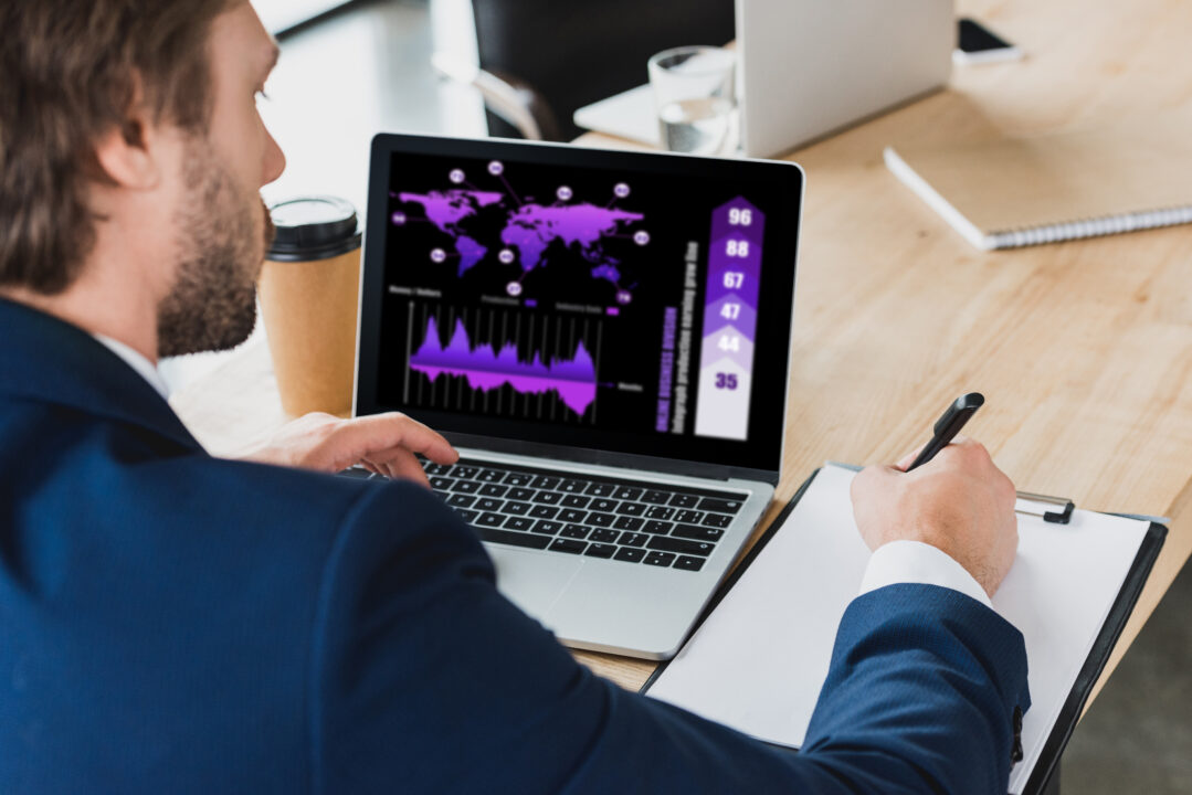 La inteligencia de datos ofrece a las marcas una herramienta estratégica para anticiparse, adaptarse y tomar decisiones más certeras.