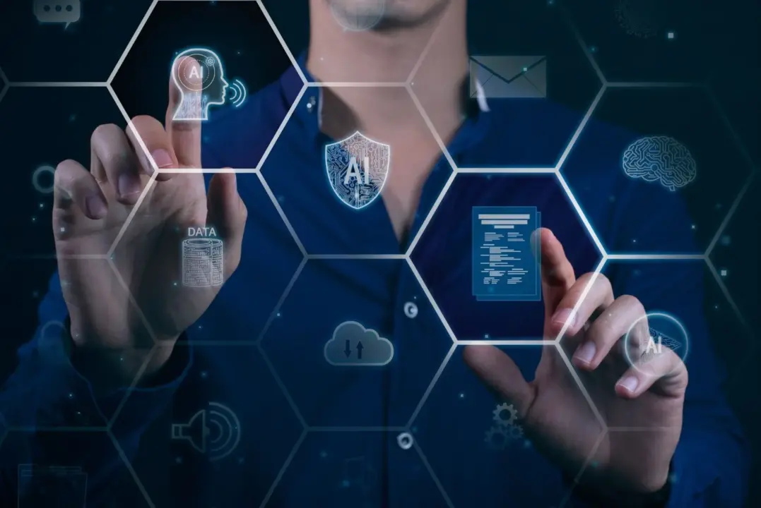 Un nuevo estudio en América Latina revela cómo distintos roles adoptan la Inteligencia Artificial Generativa en educación y trabajo, con usos, miedos y necesidades bien diferenciados.