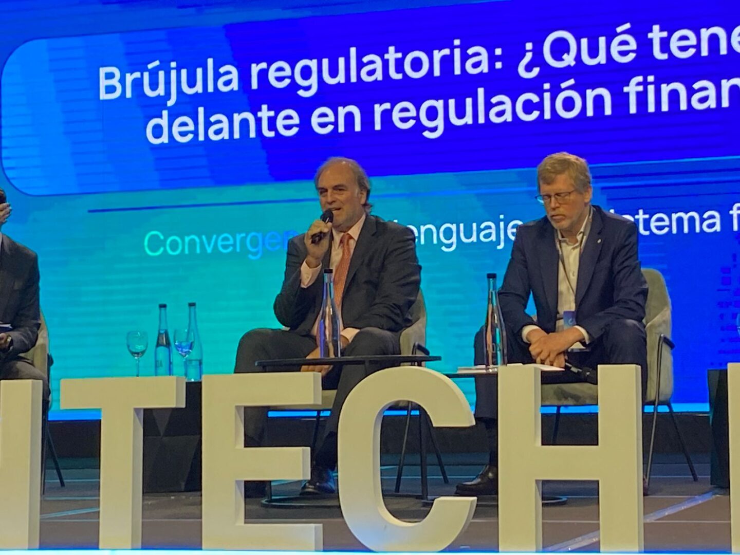 Roberto Silva, presidente de la Comisión Nacional de Valores, participa en el panel “Brújula regulatoria” del Argentina Fintech Forum 2025, enfocado en la regulación financiera argentina y la convergencia entre banca y fintech.