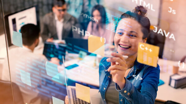 Mientras crece el temor a perder el empleo, quienes ya incorporan la IA y reciben formación específica reportan más seguridad, mejor rendimiento y mayor claridad.