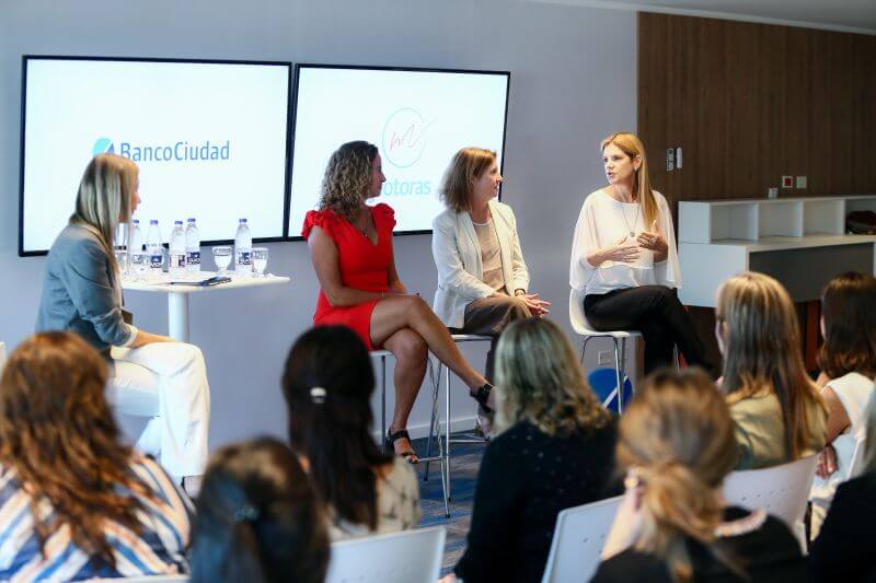 Silvia Zvaig durante el Encuentro Mujeres en la Industria Financiera.