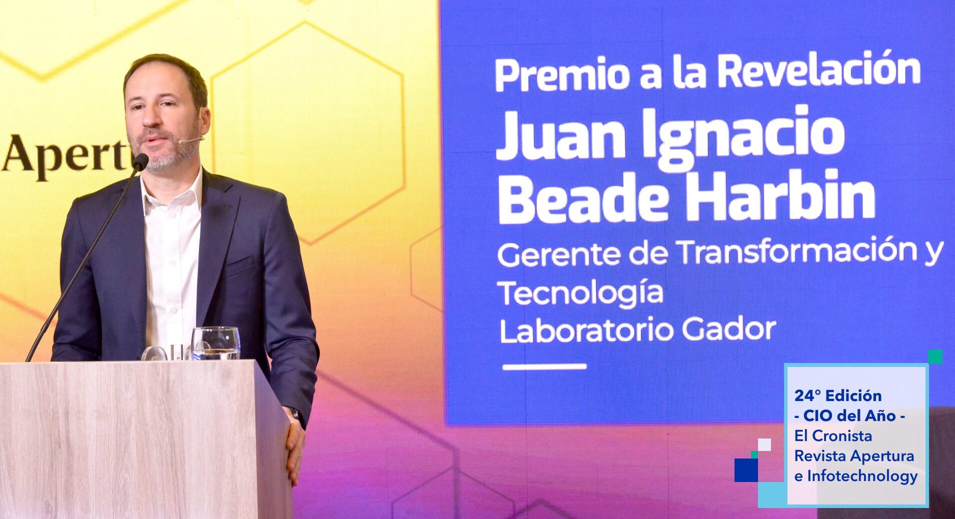 Juan Ignacio Beade Harbin recibe el premio CIO Revelación en la edición 2024 del CIO del Año por su trabajo de transformación digital en Laboratorio Gador.