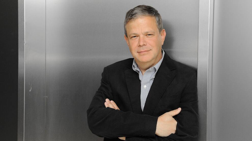 Fernando Broder es Contador Público y Licenciado en Administración de Empresas por la Universidad de Buenos Aires, con un Máster en Finanzas Internacionales en la misma casa de estudios y estudios de posgrado en Business Administration realizados en Suiza.