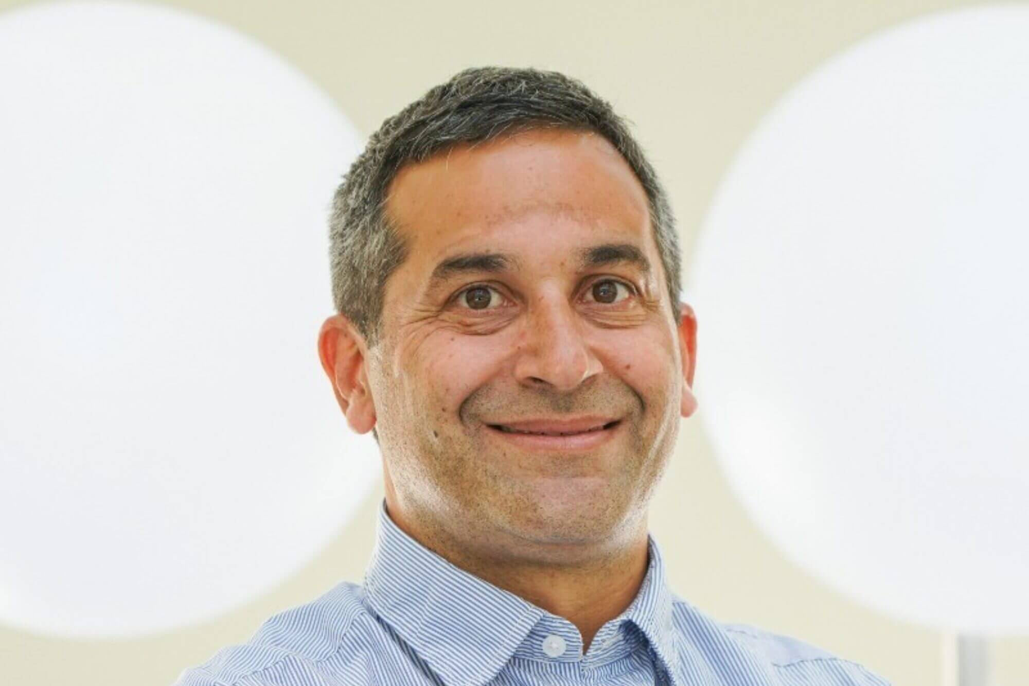 Retrato de Diego Martínez, CTIO de Movistar Argentina y líder en conectividad