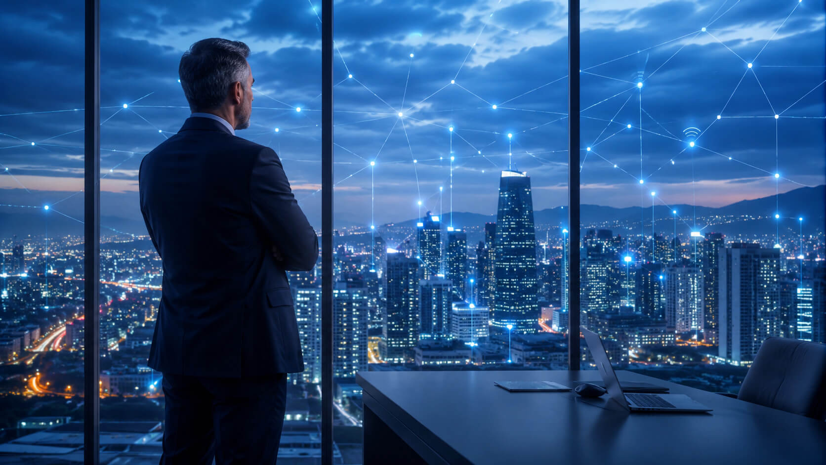 Ejecutivo observa desde una oficina una ciudad conectada con líneas digitales, imagen que representa APIs de red, 5G avanzado y servicios telco empresariales.