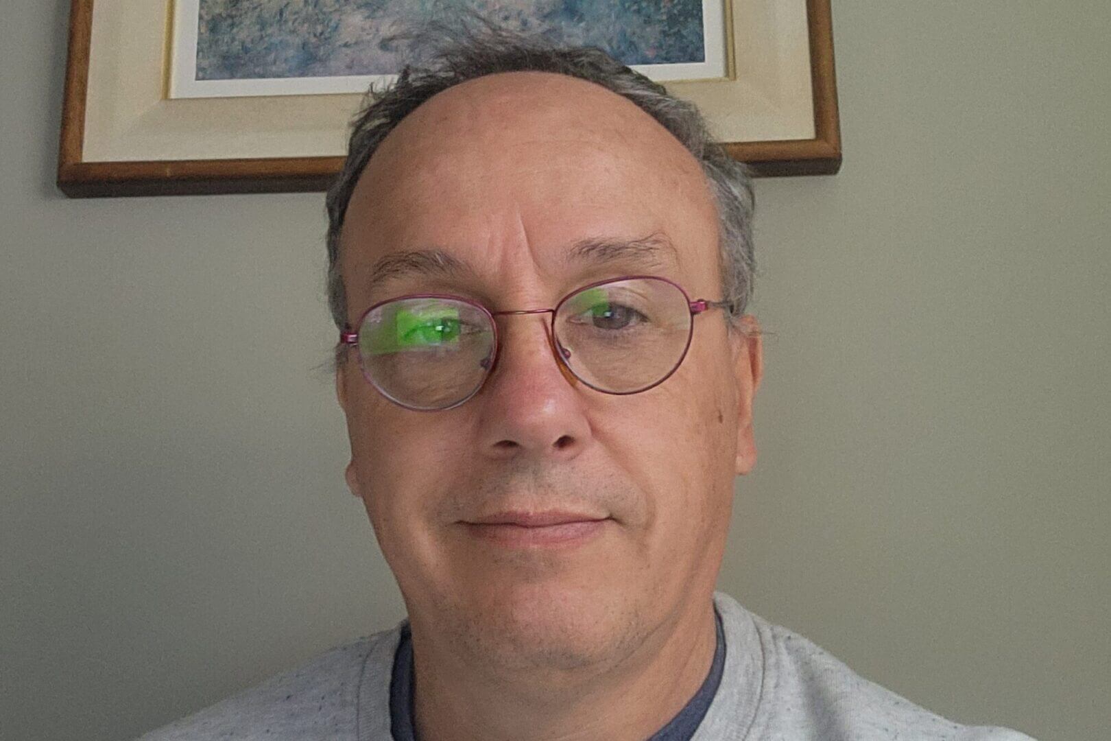 Retrato de Rubén Isasti, de Vibrator, en una nota sobre mantenimiento predictivo en industria pesada.