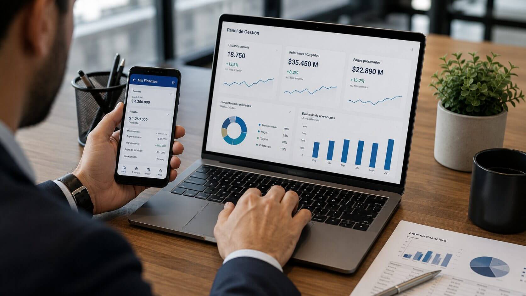 Ejecutivo financiero analiza datos en una plataforma digital desde una laptop y un smartphone, reflejando el impacto del open finance en bancos y servicios financieros.