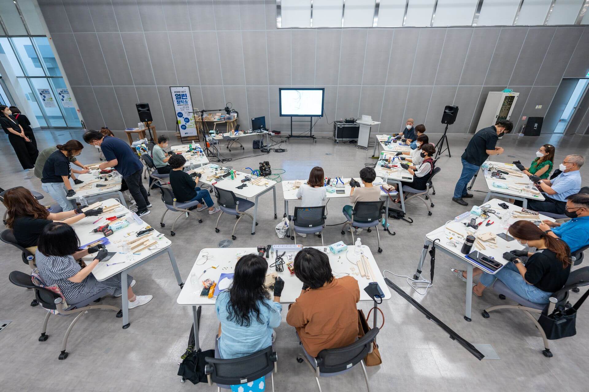 Aula con alumnos.