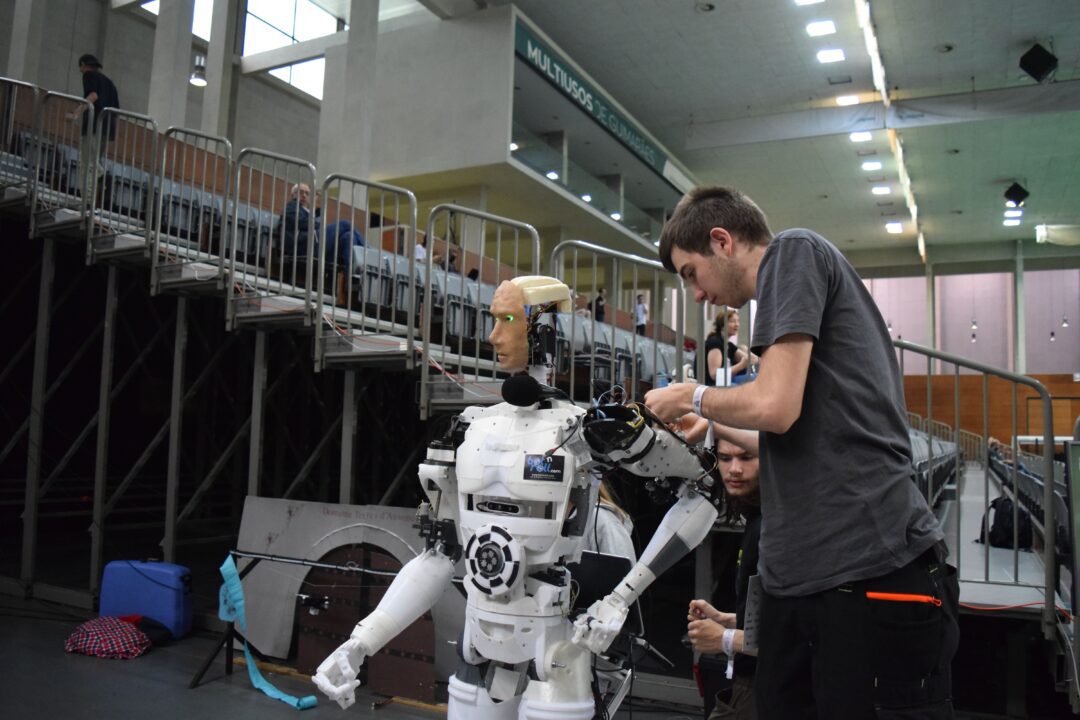 Robots humanoides.