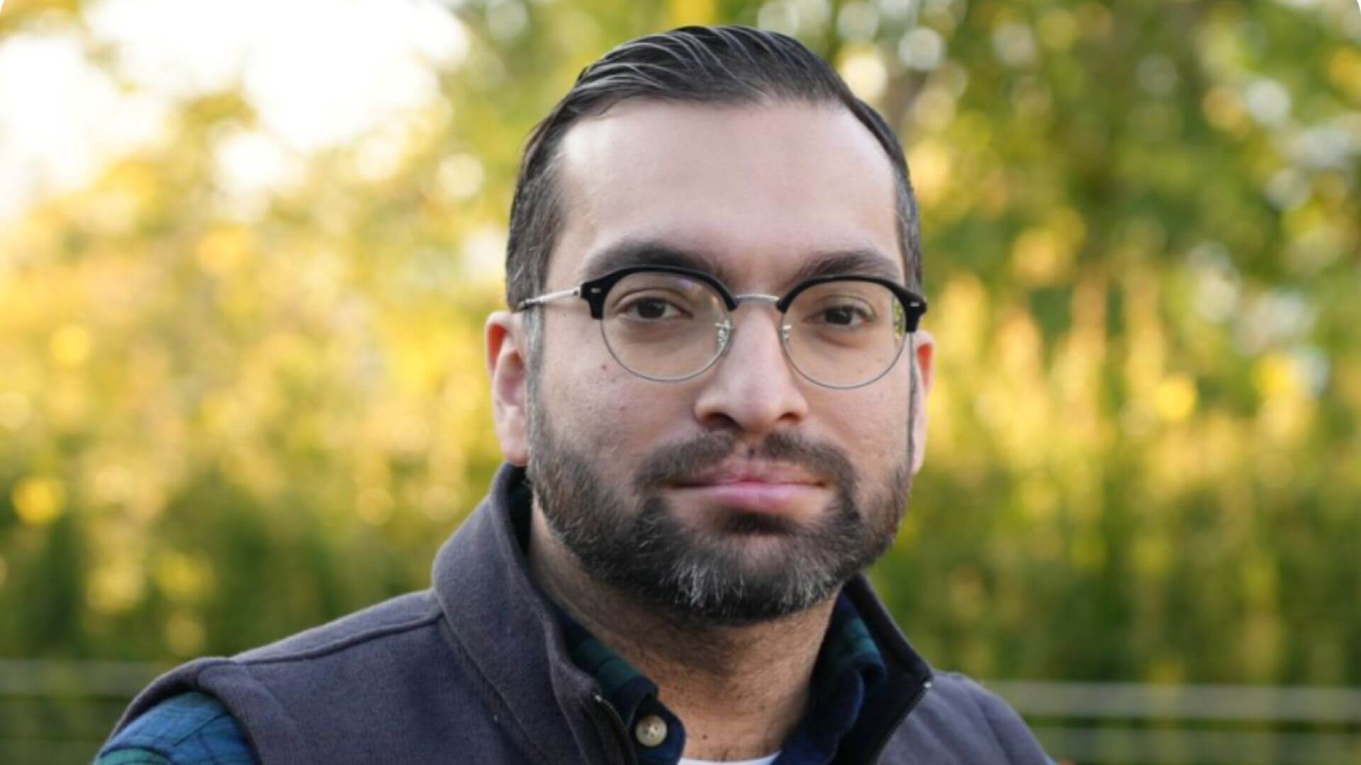 Retrato de uno de los fundadores de Depthfirst, empresa de ciberseguridad basada en inteligencia artificial.