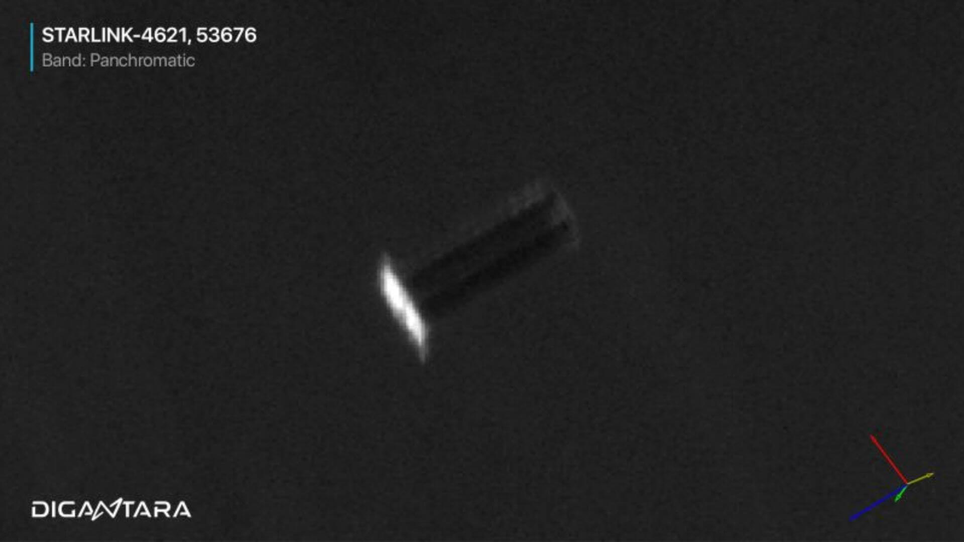Captura pancromática de Digantara que muestra dos satélites Starlink identificados en órbita terrestre.