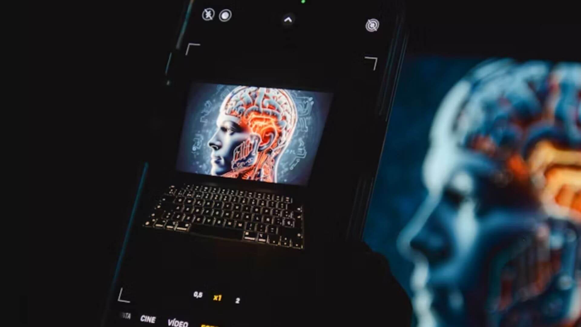 Celular enfoca una ilustración de inteligencia artificial con un cerebro digital, vinculada al avance de los agentes de IA.