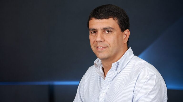 Retrato de Gastón Vega, IT Director de Fratelli Branca, responsable de liderar la transformación digital de la compañía en Argentina.