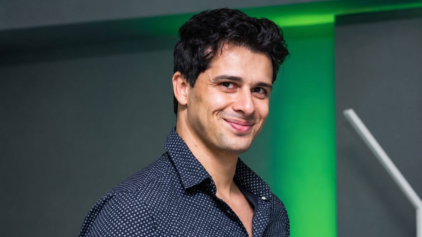 Retrato de Daniel Nahmod, vicepresidente de Alephius, empresa que aplica sensores IoT para reducir el desperdicio de alimentos.