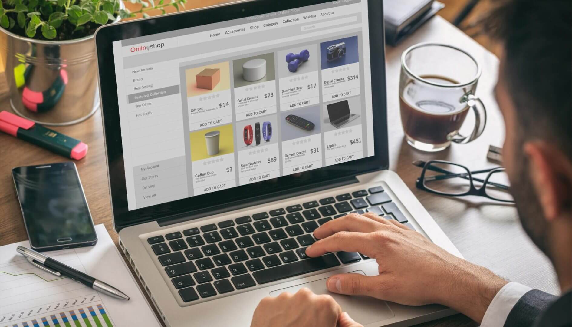 Persona navega una tienda online desde una notebook; la imagen representa el trabajo sobre catálogo, fichas de producto y ventas digitales.